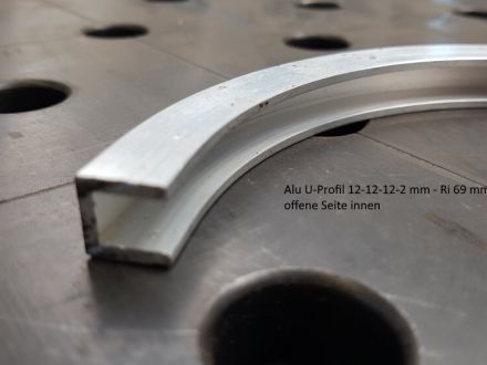 Rohrbiegerei CNC-Dornbiegen Alu U-Profil 12-12-12-2 mm Ri 69 mm